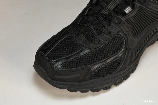 ZOOM BV1358-003 (2023) Triple 5 Black VOMERO NIKE 1027